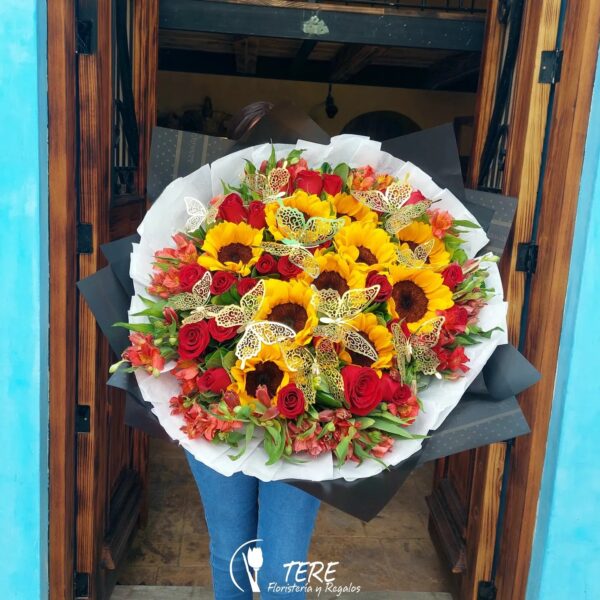 MARIPOSAS ROSAS Y GIRASOLES